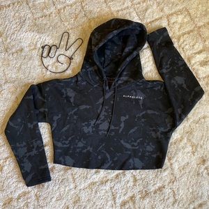Alphalete Cropped Hoodie - Black Camo